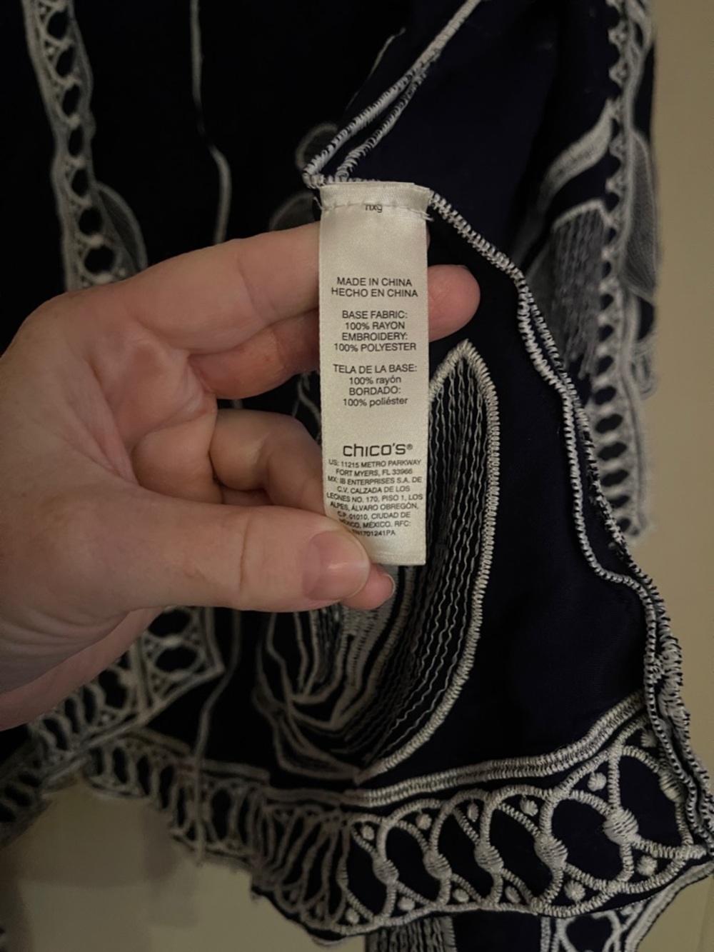 Chicos sz 1 medium Navy Floral Embroidered Open Kimono cardigan eyelet coverup - Picture 5 of 6